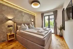 To pamper yourself: Whirlpool, sauna, relaxation area, garden, barbecue, view of the mountains Hotel, Garmisch-Partenkirchen