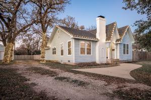 Charming Cottage with Hot Tub and Backyard Oasis - Inviting Getaway, College Station
