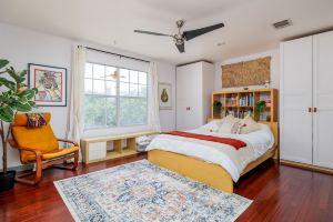 Spacious Layout with Cozy Nooks and Expansive Backyard - Charming Retreat Hotel, Austin