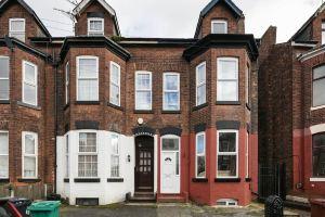 6 Bedroom Chorlton Townhouse, Manchester
