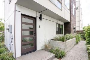 Stylish Urban Retreat w/ Rooftop Deck Hotel, Seattle