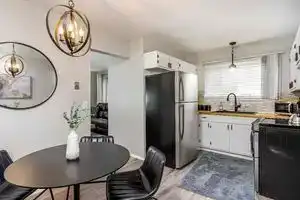 Mindfully Mellow 3Bd 1Bath Hotel, Lansing