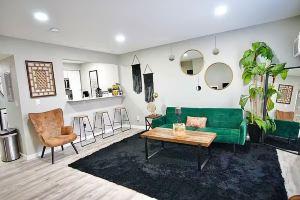 Cozy Retreat Near Attractions! Hotel, Arlington