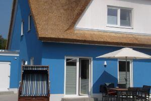 Reetkoje - thatched house with fireplace, sauna, WiFi - between Bodden and Baltic Sea, Breege