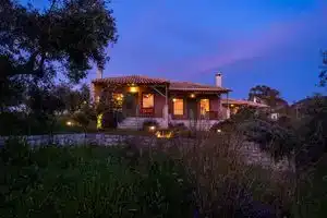 Chamaloni Cottages, Finikounta