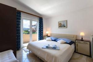 Bright and Spacious Apartment with Terrace in, Kastel Stafilic