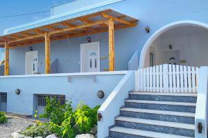 Oasis Apartments, Perivolos