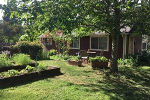 Garden Cottage on College Hill, Eugene