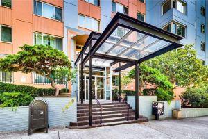 Charming Urban Oasis with Rooftop Deck - Bright and Eclectic Retreat Hotel, Seattle