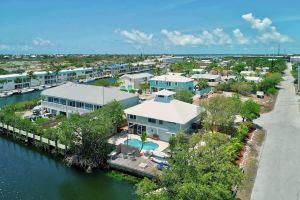 Waterfront Private Home w/Pool-Family&Pet Friendly Apartments, Marathon