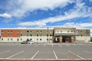 Holiday Inn Express & Suites by IHG, Williams
