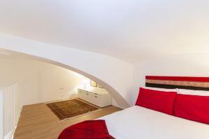 Charming Studio Near Piazza Castello by Wonderful Italy, Torino