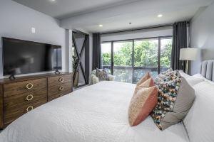 Downtown Waterfront - Prime Location - Fabulous Views! Hotel, Kelowna