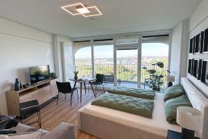 ☆Bright apartment☆Wide view☆12th floor☆Netflix☆Center☆, Augsburg
