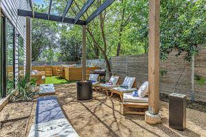 Hip/Vibrant Walkable to Restaurants/Bars & SXSW Spots! Heated Pool March 4 2025 Hotel, Austin