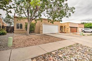 Comfy Townhome < 6 Mi to Downtown Apartments, Albuquerque