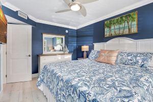 1st Floor by Pool, Beach and 3rd St. S Coffee Shops, Restaurants and Farmer Mkt, Naples