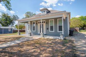 Gorgeous Family-Friendly Home Near Downtown Apartments, San Antonio
