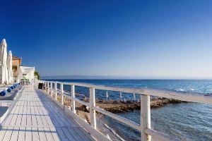 White Suites, Afitos