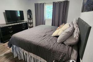 Spacious 3-bedroom condo, sleeps 6, heated garage close to shopping., Anchorage