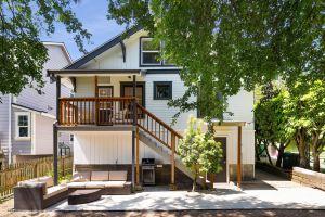 Stunning City Views and Cozy Backyard with Grill - Charming Haven Apartments, Seattle