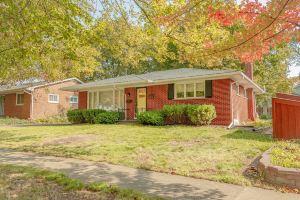 Renovated 3 bed/2.5 bath with fast wifi & 100" projector near the BIG HOUSE!, Ann Arbor