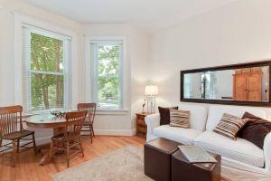 Private Entrance and Modern Amenities - Charming Victorian Escape Hotel, Washington