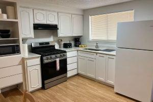 Charming 2-bedroom house with WiFi, AC in superb, Arlington
