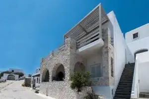 Michael Zeppos Studios, Naousa