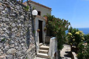 Authentic cottage with exposed beams and Vietri majolica, Conca dei Marini