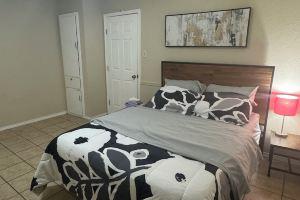 Cozy 1-bedroom apartment with AC, WiFi and Washer/Dryer in, Irving
