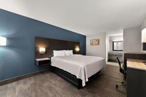 Econo Lodge Inn & Suites, Laredo