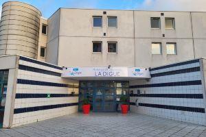 La Digue Hotel, Calais