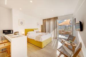 Executive Apartment with Private Terrace-D, Piraeus