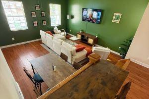 Cozy & Chic Getaway - In The Heart Of RVA • 4BD 2.5BA • Sleeps 9+ Apartments, Richmond