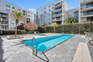 Modern 1-Bed Unit with Pool Views and Balcony Hotel, Canberra