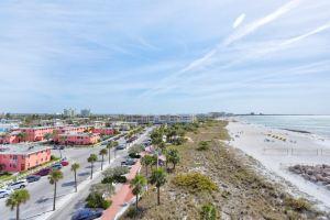 Garden View and Heated Swimming Pool - Stylish Coastal Escape Hotel, St Pete Beach