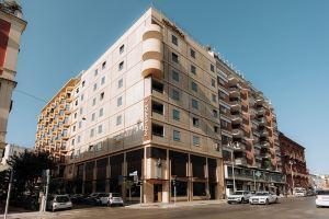 Mövenpick Hotel, Bari