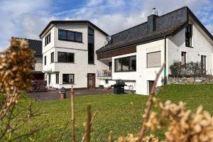Modernes Split-Level Haus Nahe am Hennesee Cottage, Meschede