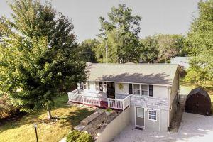 South central 4 bedroom house 3 minutes from Faurot Field! Its close and quiet., Columbia