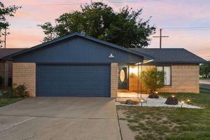 Sleeps 19 ♨Hot Tub♨Game Room!♨3 TVs ♨Fun Backyard♨Central♨, Lubbock