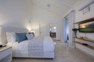 Modern villa with great golf view and outside gazebo, La Romana