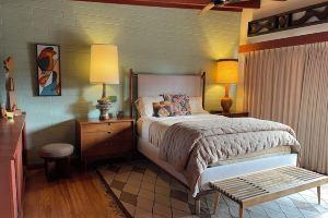 North Valley Mid Century Modern Retreat Hotel, Albuquerque
