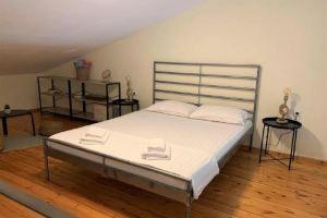 Sunrise Studio, Afitos