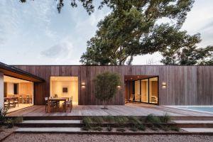 Serene Oasis with Sparkling Pool - Elegant Retreat for Relaxation Hotel, Austin