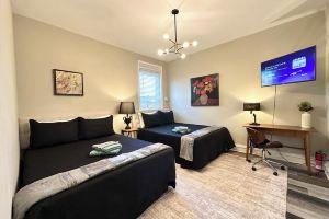 Mid-Century Modern Midtown- Walk To Restaurants & Nightlife! Hotel