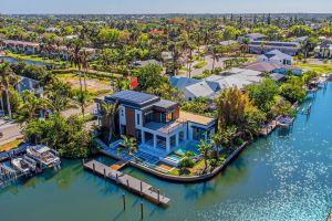 NEW LUX WATERFRONT HOME- Walk to 5th Ave Apartments, Naples