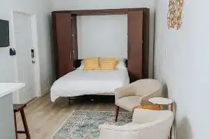 Renovated Downtown Efficiency/1 Bath Hotel, Hollywood