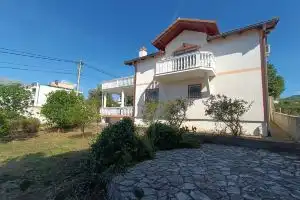 Two houses with sea view, Utjeha