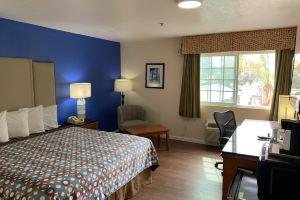 California Inn and Suites, Bakersfield